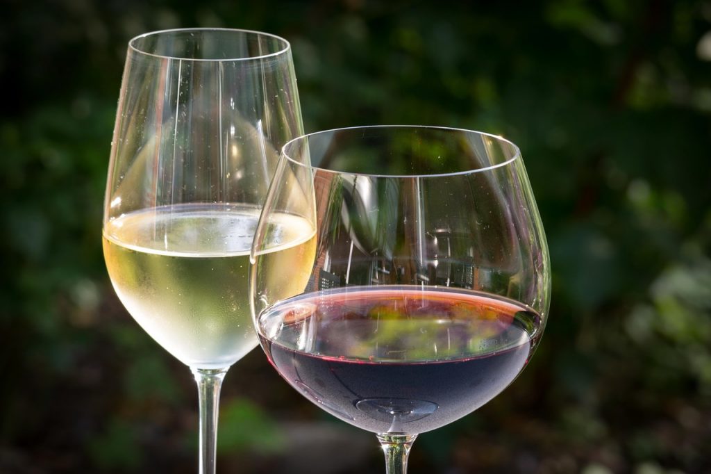 おすすめ ワイン グラス 【現役ソムリエ厳選】ワイン種類別おすすめワイングラスと選び方